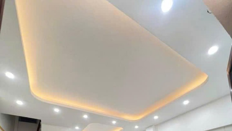 Bán nhà Cầu Giấy - 40m2 x5 tầng - 6 phòng ngủ  - Ngõ nông, gần phố - 7.25 tỷ