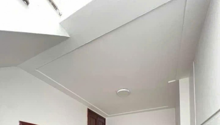 Bán nhà Cầu Giấy - 40m2 x5 tầng - 6 phòng ngủ  - Ngõ nông, gần phố - 7.25 tỷ