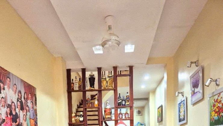 Ba Đình nhà vị trí đẹp 40m2 x 4 tầng, ô tô đỗ cửa, kinh doanh sầm uất