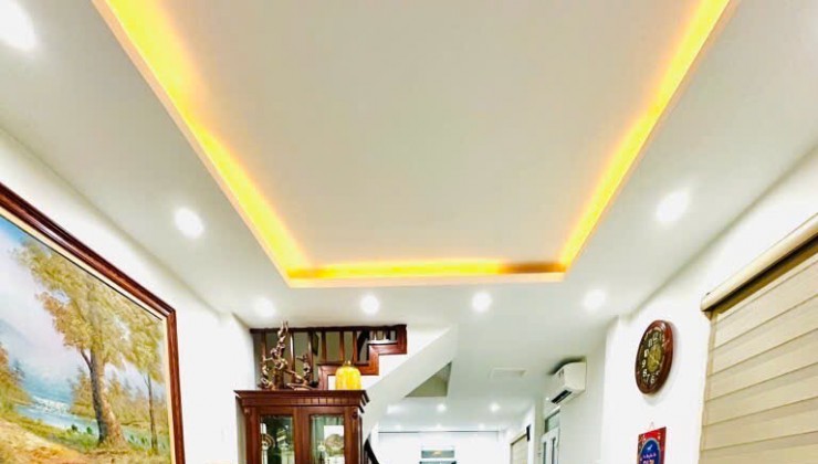 Nhà đẹp Văn Cao 50m2 x 5 tầng với 3 mặt thoáng - ô tô ngay cạnh nhà - Tặng tất cả nội thất.