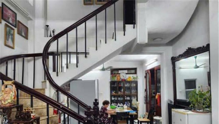 Bá.n nhà Tây Hồ - 50M2, MT 5m, ô tô vào nhà, ngõ thông 2 bước ra hồ Tây lộng gió, SĐCC, ở ngay