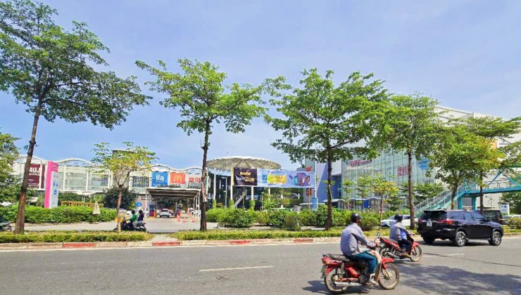 NHÀ ĐẸP 5 TẦNG, 5.x T.Ỷ - PHỐ ĐÀM QUANG TRUNG - GẦN AEON LONG BIÊN - KHU VỰC ĐÔNG DÂN CƯ - TIỆN ÍCH NGẬP TRÀN.