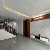 Bán Nhà Đại Học Đại Nam - 44m2,5 tầng - 5m ra ô tô . lh: 0964577405