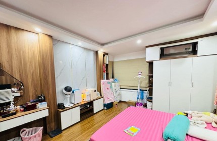 Nhà Vip phố Tân Mai, ô tô vào nhà, lô góc, sổ vuông đẹp, 40m2*5T