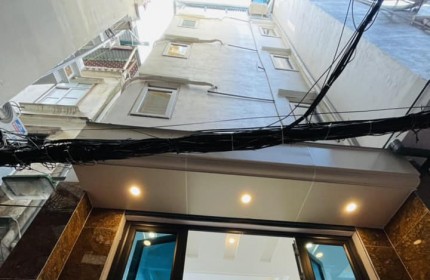 Nhà Đẹp 5 Tầng Ở Ngay, Phố Ngọc Khánh, Ba Đình, DT 50m2, MT 6m, Gần Ngay Ô Tô, Nhỉnh 9 Tỷ.