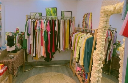 Vì gia đình chuyển vào Sg sống nên mình sang lại shop 76 Lê Đức Thọ