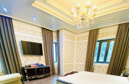 ⚜️ Biệt Thự VIP KĐT Dịch Vọng, 268m2 4T MT 16m, Siêu Đẹp Tặng Nội Thất 20 Tỷ, Chỉ 72 Tỷ ⚜️