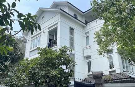 Biệt thự sân vườn-Góc 2 mặt tiền view công viên đường số 27 Tân Phong Quận 7, 4 tầng 194m2- 39 tỷ