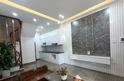 Nguyễn Văn Linh Long Biên, DT30m2, 5 tầng, Mt3.6m, giá 4,95ty