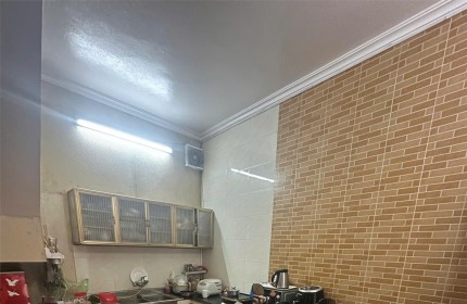 Bán Nhà gần Văn Miếu, DT 50m2, MT 10m, 1 nhà ra oto tránh. Giá 12 tỷ.