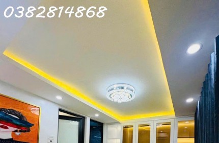 VĂN CHƯƠNG 1 -ĐỐNG ĐA-THANG MÁY-DT:30M2- 5,5 TẦNG -MẶT TIỀN 4,5M -GIÁ 8XTY--OTO CHẠY VÒNG QUANH NHÀ ĐỖ CỬA