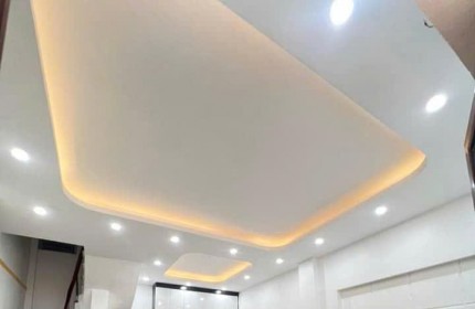 Bán nhà Cầu Giấy - 40m2 x5 tầng - 6 phòng ngủ  - Ngõ nông, gần phố - 7.25 tỷ