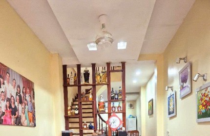 Ba Đình nhà vị trí đẹp 40m2 x 4 tầng, ô tô đỗ cửa, kinh doanh sầm uất