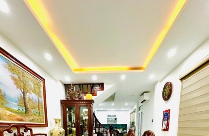 Nhà đẹp Văn Cao 50m2 x 5 tầng với 3 mặt thoáng - ô tô ngay cạnh nhà - Tặng tất cả nội thất.