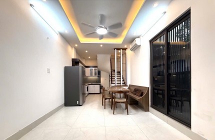 Nhà Liễu Giai - Đội Cấn 5 tầng x 30m2 ngõ ô tô tránh nhau, thông thoáng .