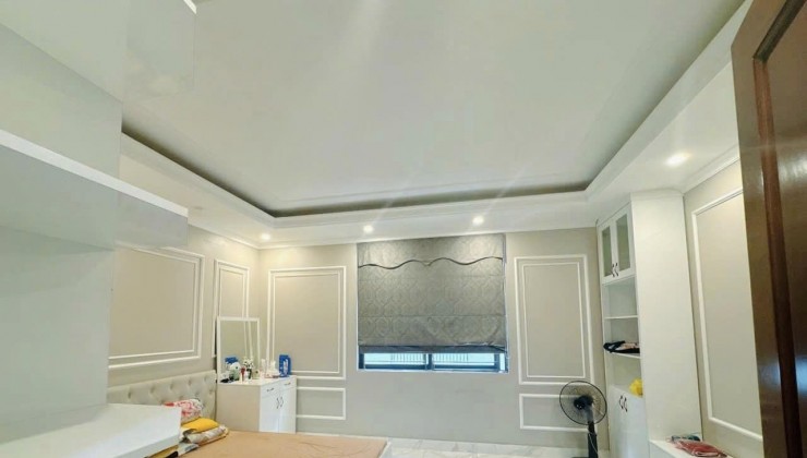 NHÀ LIỀN KỀ MỖ LAO Ô TÔ VÀO NHÀ - GIAO THÔNG THUẬN LỢI - KINH DOANH  VP - NHÀ ĐẸP Ở LUÔN TOÀN BỘ NỘI THẤT XỊN ĐẸP - TIỆN ÍCH BẠT NGÀN.