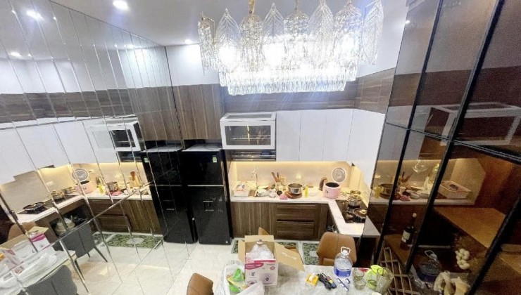 Bán nhà bên phố Trần Phú 50m vỉa hè hoạt động đỉnh trước mặt rộng lớn chỉ nhỉnh 13,3 tỷ việt nam đồng.
