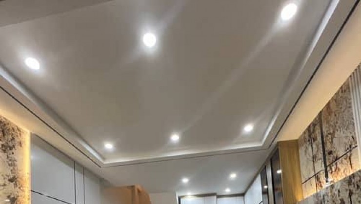 Căn nhà tại khu vực gần phố Lê Trọng Tấn, tiện lợi với ngõ rộng, cách đường ô tô tránh chỉ 10m, kết nối Hoàng Văn Thái. Giá bán: 6.95 tỷ VNĐ, diện