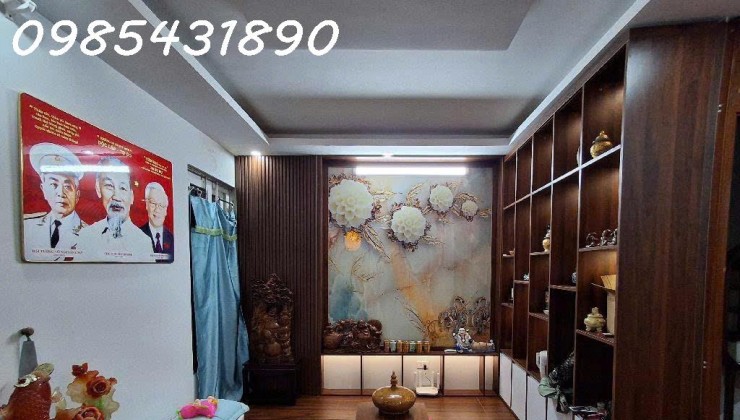 Bán nhà đẹp hơn hoa hậu, phố Kim Giang, Hoàng Mai, xe con cách nhà hơn 20m, gần trường Thăng Long, DT 40m2, lô góc, 5 tầng, giá chỉ 6 đồng hơn.