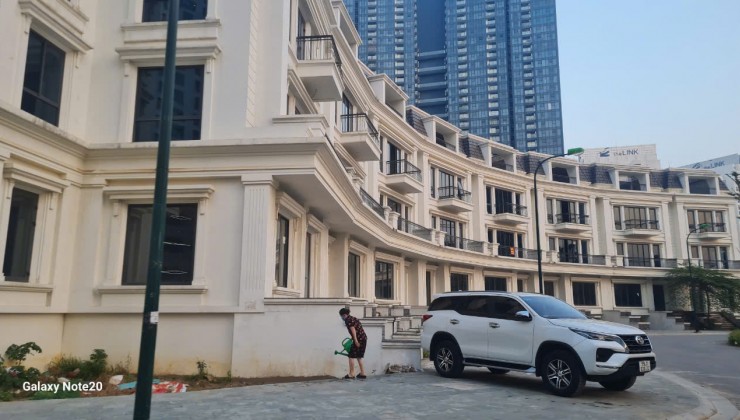 Chính chủ cần bán shophouse thấp tầng Sunshine City 220m 3,5 tầng giá rẻ