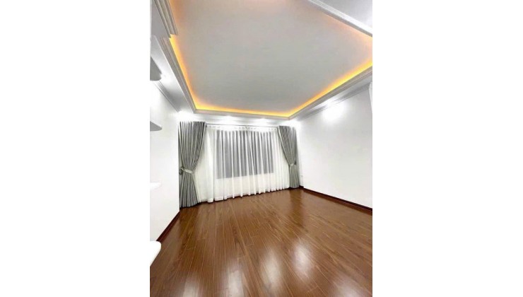 NHÀ ĐẸP PHỐ CẦU GIẤY - 40M2 x 5T - MT 4.2M - 7.65 TỶ - NHÀ ĐẸP - NGÕ THOÁNG - Ô TÔ ĐỖ 24/7