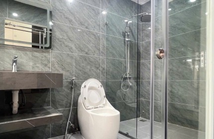 BÁN NHÀ NGUYỄN VĂN CỪ – THANG MÁY, 44M², 6 TẦNG, 10.X TỶ!