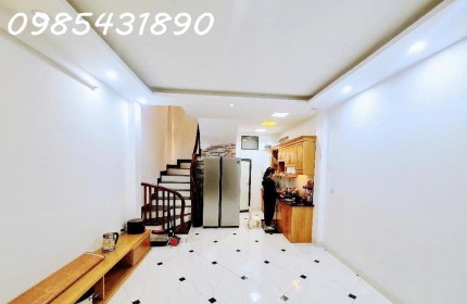 Cần bán gấp nhà mới cóng tinh xây 5 tầng 32m2 tại phố Bằng Liệt cạnh KDT Linh Đàm, giá nhỉnh 5 tỷ