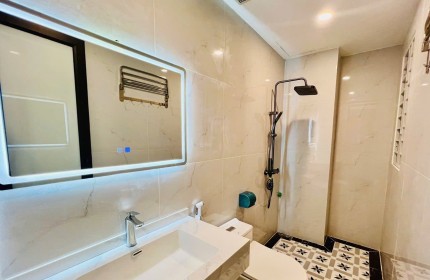 Bán Nhà Mặt Phố Nguyễn Văn Cừ - Long Biên, Hà Nội - 51m², 5 tầng, Mặt Tiền 4,6m, Giá 8,9 Tỷ