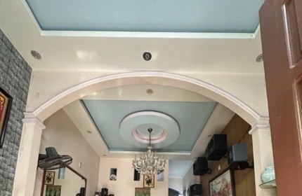 Bán nhà Ngọc Lâm 42m2 nhỉnh 9 tỷ - ngõ nông –ô tô đỗ cửa- kinh doanh sầm uất – View công viên Ngọc Lâm.