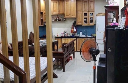 bán nhà ngõ phố lê lợi giá cực mềm gần trường chợ chu văn an, giá 1250. nhà mới xây , dt 51m2