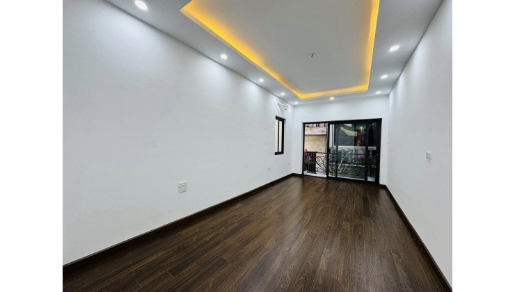 Bán nhà 38m², 5 tầng, 3PN, Hồng Tiến Kéo Dài, Long Biên, 5.5 tỷ, sổ đỏ