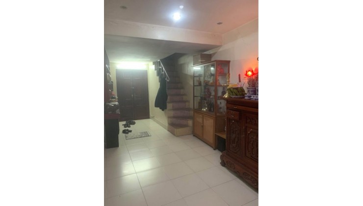 Bán nhà tập thể phố Khâm Thiên, 92m , 3N2VS, ô tô đỗ cổng, 2 tỷ 800