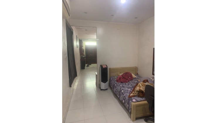 Bán nhà tập thể phố Khâm Thiên, 92m , 3N2VS, ô tô đỗ cổng, 2 tỷ 800