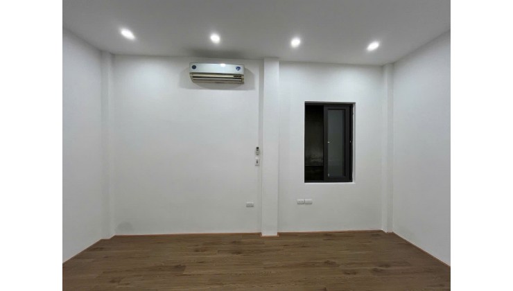 Bán nhà Hoàng Mai Hà Nội, DT 34/40 m2 (4 tầng), chỉ 3,65 tỷ. Lh: 0977756689