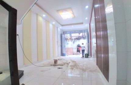 Nhỉnh 4 tỷ nhà đẹp 3 tầng sát Lạc Long Quân Tân Bình, 45m2 4P ở liền