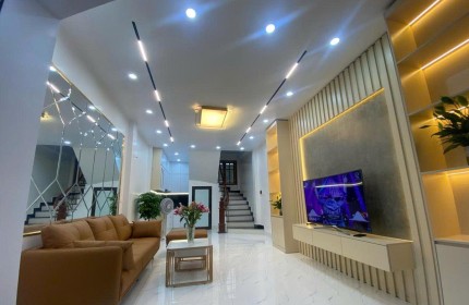 HIẾM! BÁN NHÀ HÀO NAM, KHU VIP PHÂN LÔ Ô TÔ TRÁNH - 6 TẦNG DT 40M2, MT 4.2M, GIÁ 10 TỶ