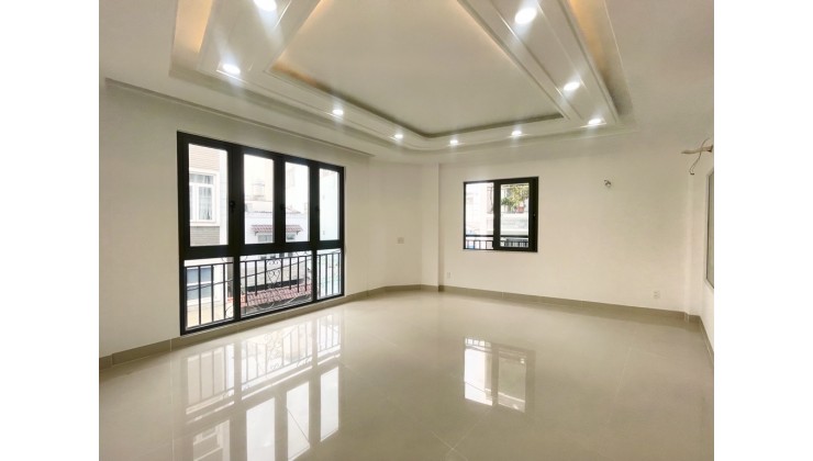 Bán nhà P5, Bình Thạnh, Hoàng Hoa Thám, hẻm xe hơi, 40m2(4.5 x 9), giá 7.9 Tỷ