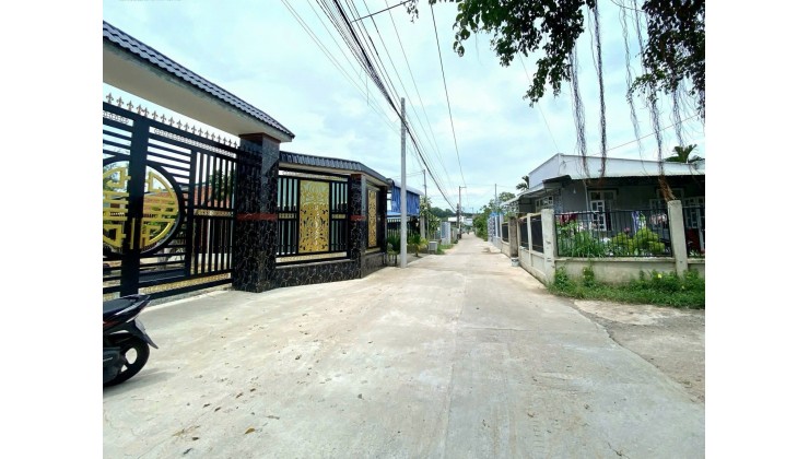 Bán đất Xã Phú Thạnh, 1.055m² (150m² thổ cư), đường 1/ Lý Thái Tổ – Giá 11triệu/m²