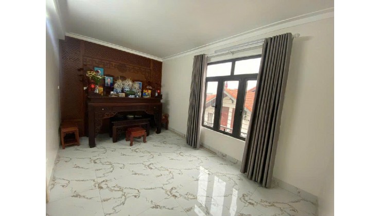 NHÀ ĐẸP DÂN XÂY- CỔ LINH- 52M, MT 5,2M, GẦN Ô TÔ, NGÕ THÔNG- HƠN 6 TỶ, GẦN ĐƯỜNG LỚN