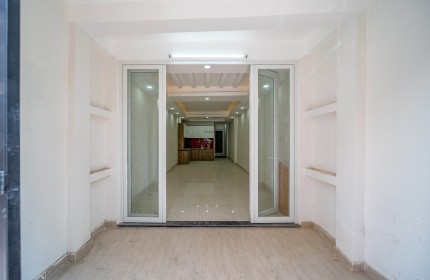 Bán nhà HXH Cách Mạng Tháng 8 Tân Bình, 60m2 3 tầng BTCT giá chỉ 8.x tỷ TL