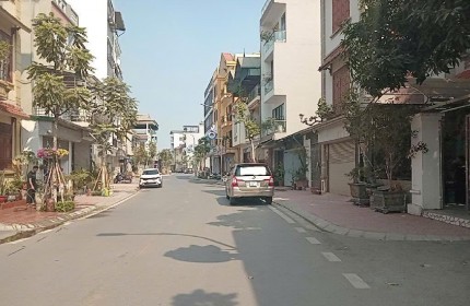 TRUNG TÂM - SÁT VINHOMES RIVERSIDE NGÕ RỘNG - NHÀ MỚI TINH-