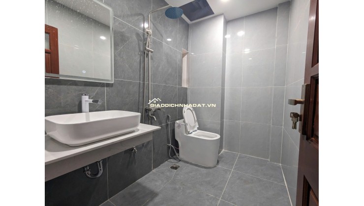 Cần bán nhà Hoàng Văn Thái – Thanh Xuân 70m2X7T giá chỉ 23.8 tỷ.