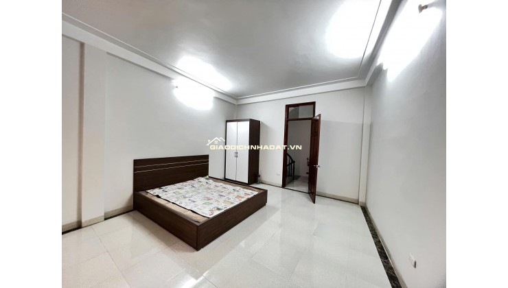 LÔ GÓC – Ô TÔ ĐỖ CỬA 