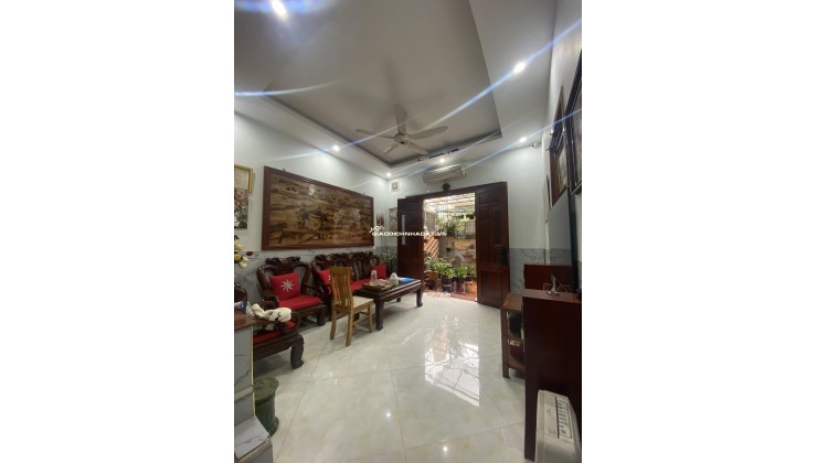 Chính Chủ Bán Nhà 3 Tầng Nguyễn Văn Linh, Long Biên, Gần Hồ, Ô Tô Đỗ Cổng
