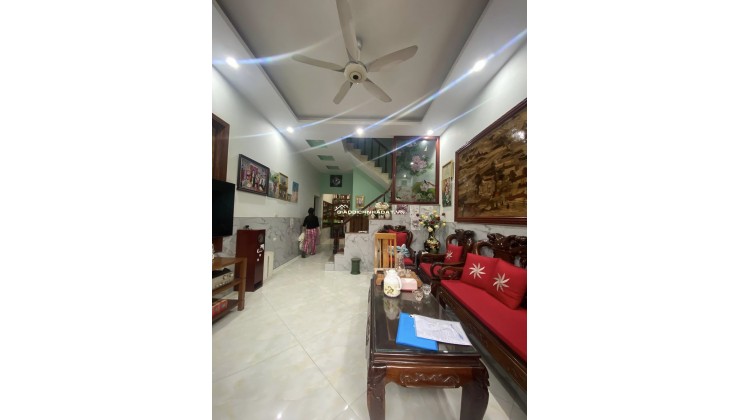 Chính Chủ Bán Nhà 3 Tầng Nguyễn Văn Linh, Long Biên, Gần Hồ, Ô Tô Đỗ Cổng