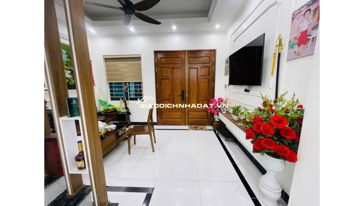 CẦN BÁN GẤP nhà ngõ thông, phố Trịnh Văn Bô, ô tô gần, kinh doanh, 46m x 5T, chỉ 5.1 tỷ, full NT, ở sướng