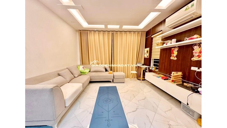 Tôi bán nhà tại ngõ 79, phố 8/3,lô góc, 32M2, 5 TẦNG, MT4.1m GIÁ 6.3 TỶ