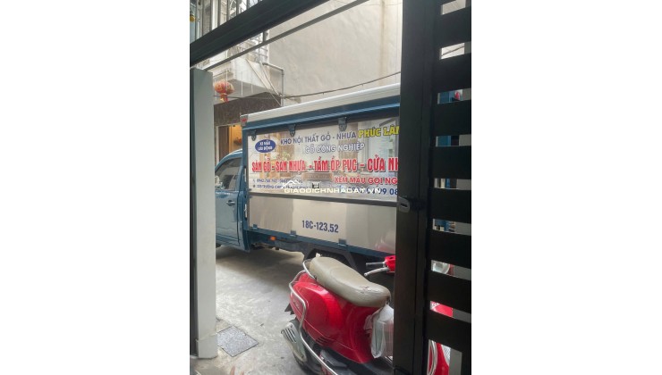 Chính chủ cần bán Căn Nhà 3 Tầng Tại khu vực Hoà Vượng - Ngõ Kênh – Nam Định