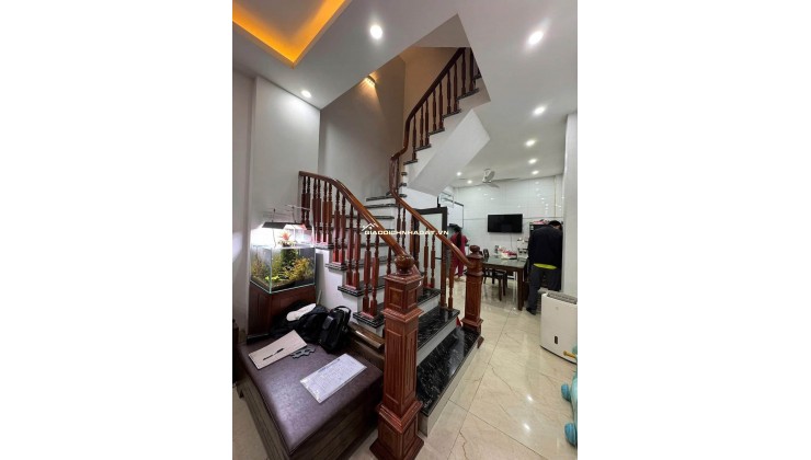 Đẳng cấp nhà ở,  PhốLĩnh Nam 43m ,Gần Hồ 5.5 tỉ