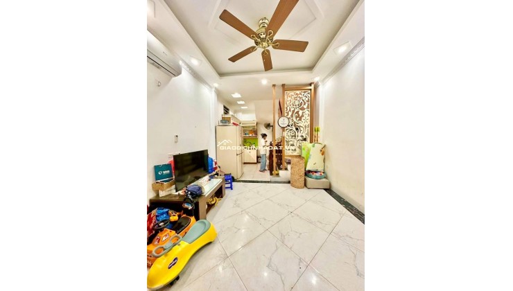 Tôi bán nhà tại ngõ 79, phố 8/3,lô góc, 32M2, 5 TẦNG, MT4.1m GIÁ 6.3 TỶ